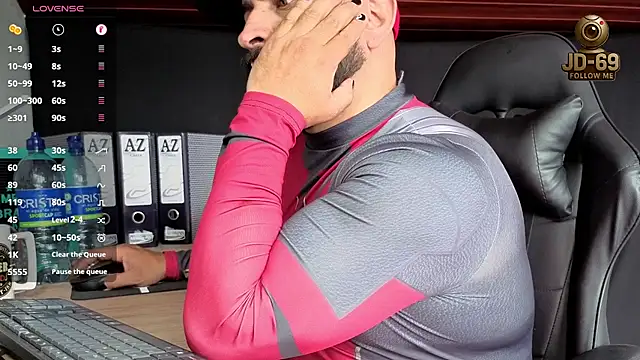 Snapshot of JD-69 chatting on 10-30-25, 05:32 JD-69 online show from 10-30-25, 05:32