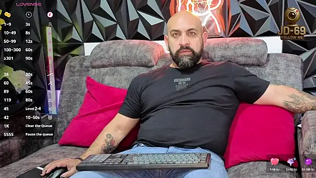 Snapshot of JD-69 chatting on 10-16-25, 08:17 JD-69 online show from 10-16-25, 08:17
