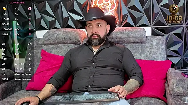 Snapshot of JD-69 chatting on 10-21-25, 07:02 JD-69 online show from 10-21-25, 07:02