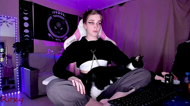 Snapshot of wet_dream_ chatting on 02-17-25, 06:28 wet dream online show from 02-17-25, 06:28