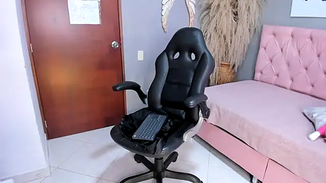 Anahi falcon online show from 02-26-26, 07:36