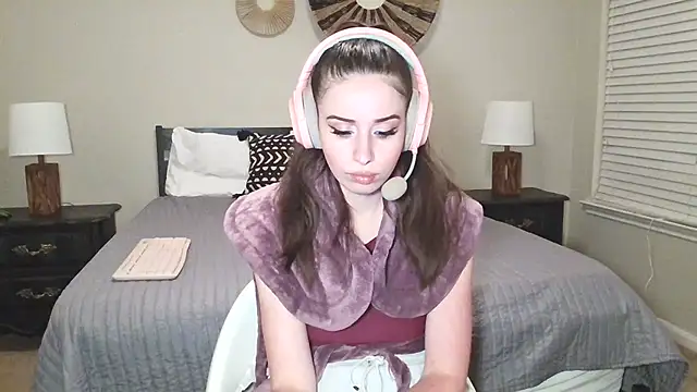 Snapshot of alisonfields chatting on 07-16-26, 05:15 alisonfields online show from 07-16-26, 05:15