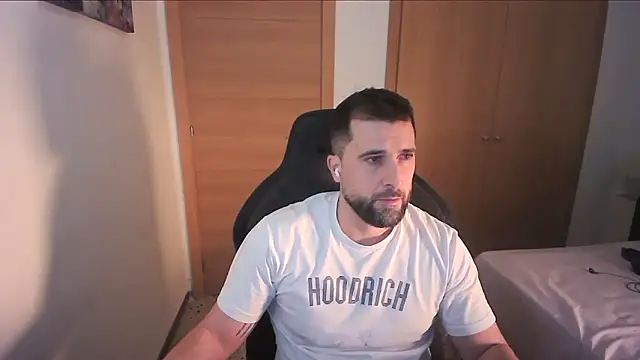 Snapshot of alex877x chatting on 12-21-25, 12:40 alex877x online show from 12-21-25, 12:40