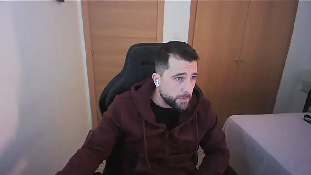 Snapshot of alex877x chatting on 12-23-25, 10:58 alex877x online show from 12-23-25, 10:58