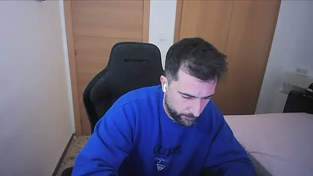 Snapshot of alex877x chatting on 01-09-26, 11:33 alex877x online show from 01-09-26, 11:33