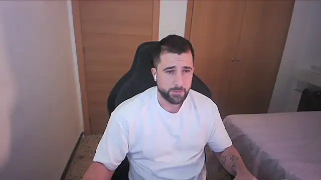 Snapshot of alex877x chatting on 12-14-25, 12:55 alex877x online show from 12-14-25, 12:55