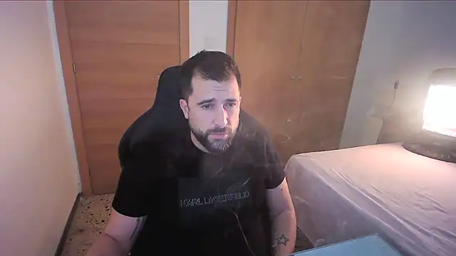 Snapshot of alex877x chatting on 12-01-25, 01:01 alex877x online show from 12-01-25, 01:01