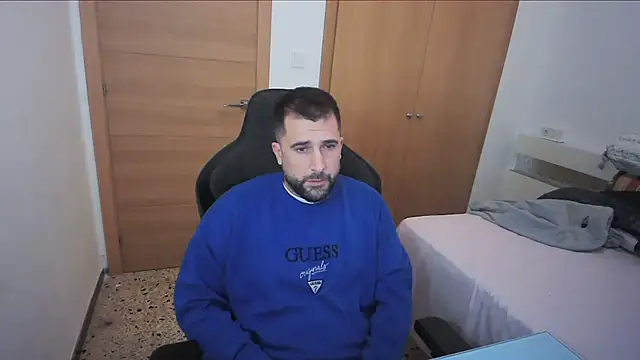 Snapshot of alex877x chatting on 11-18-25, 08:39 alex877x online show from 11-18-25, 08:39