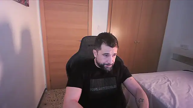 Snapshot of alex877x chatting on 11-29-25, 02:06 alex877x online show from 11-29-25, 02:06