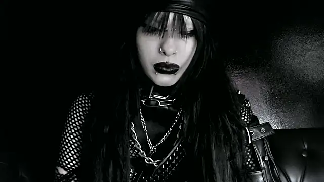 Snapshot of XXIOUX chatting on 03-23-26, 06:19 XXIOUX online show from 03-23-26, 06:19