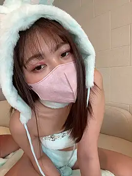 Snapshot of SUZU_ chatting on 06-11-26, 01:05 SUZU online show from 06-11-26, 01:05