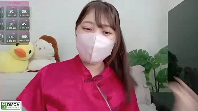 Snapshot of SUZU_ chatting on 06-18-26, 05:39 SUZU online show from 06-18-26, 05:39