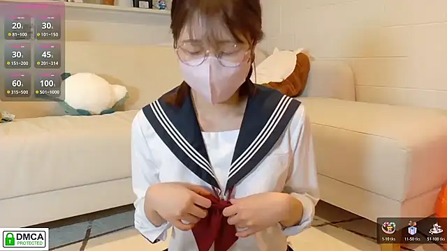 Snapshot of SUZU_ chatting on 10-18-25, 10:06 SUZU online show from 10-18-25, 10:06