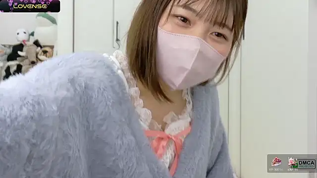 Snapshot of SUZU_ chatting on 03-19-25, 10:09 SUZU online show from 03-19-25, 10:09