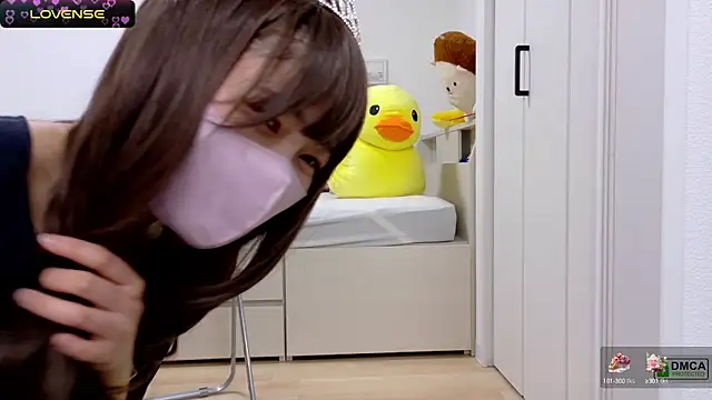 Snapshot of SUZU_ chatting on 02-23-25, 12:05 SUZU online show from 02-23-25, 12:05