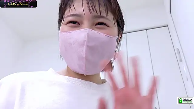 Snapshot of SUZU_ chatting on 03-15-25, 12:04 SUZU online show from 03-15-25, 12:04