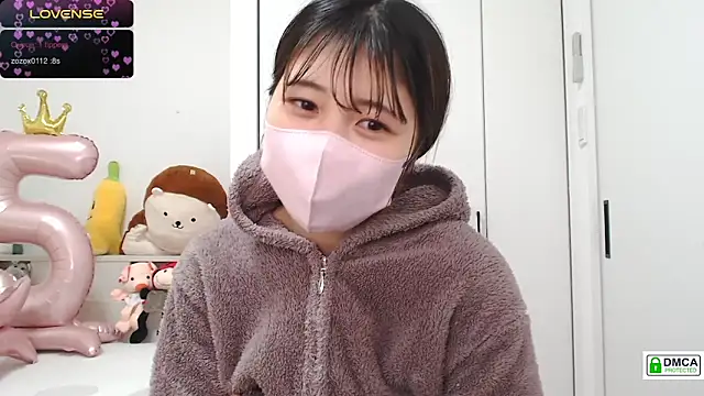 Snapshot of SUZU_ chatting on 02-23-25, 12:19 SUZU online show from 02-23-25, 12:19