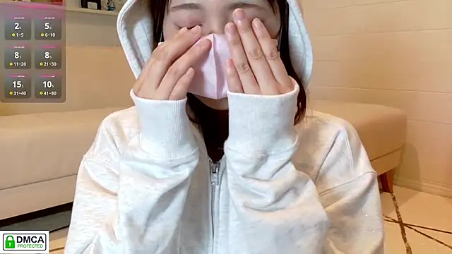 Snapshot of SUZU_ chatting on 10-16-25, 12:13 SUZU online show from 10-16-25, 12:13