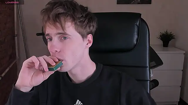 Snapshot of _tokyo_ghoul chatting on 01-24-25, 10:21  tokyo ghoul online show from 01-24-25, 10:21