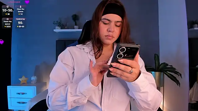 Snapshot of veronica185 chatting on 02-20-25, 02:51 veronica185 online show from 02-20-25, 02:51