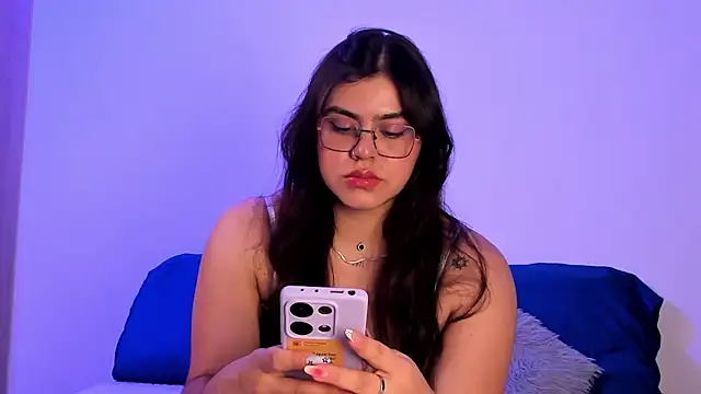 Snapshot of veronica185 chatting on 05-07-26, 03:22 veronica185 online show from 05-07-26, 03:22
