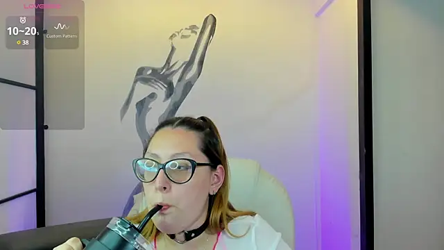 Snapshot of NiickyJones chatting on 03-21-25, 01:34 NiickyJones online show from 03-21-25, 01:34