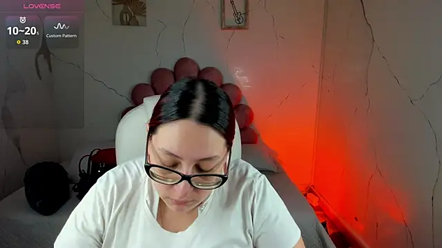 Snapshot of NiickyJones chatting on 02-11-26, 10:42 NiickyJones online show from 02-11-26, 10:42