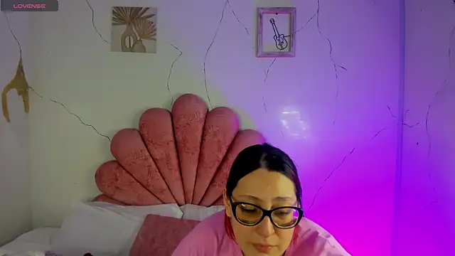 Snapshot of NiickyJones chatting on 02-17-26, 10:40 NiickyJones online show from 02-17-26, 10:40