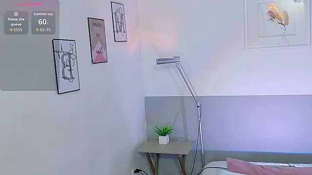 littlee emilyy  online show from 06-11-26, 07:33