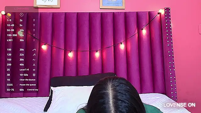 littlee emilyy  online show from 01-24-25, 08:55