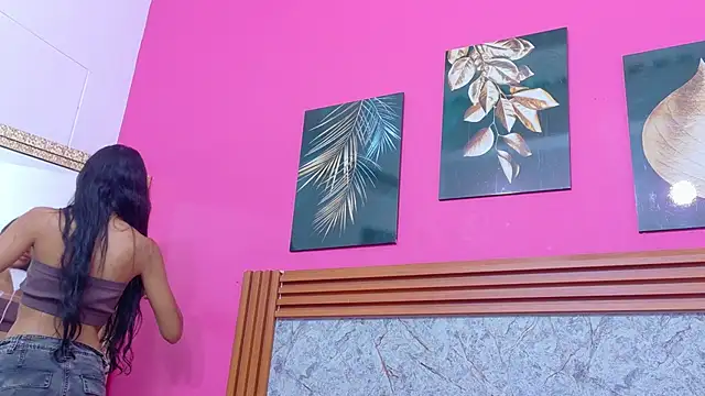 littlee emilyy  online show from 05-06-26, 01:04