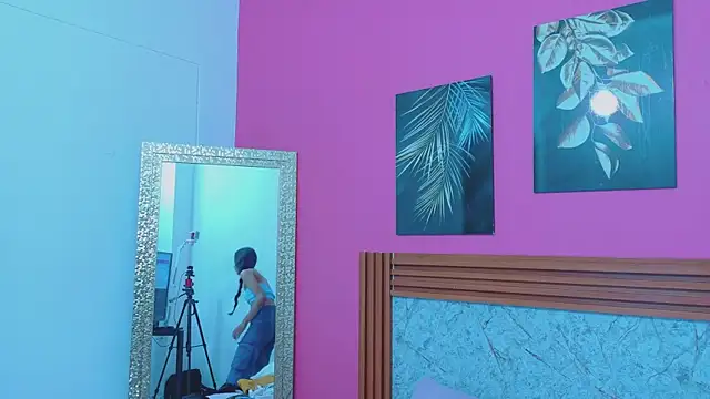 littlee emilyy  online show from 04-04-26, 12:45