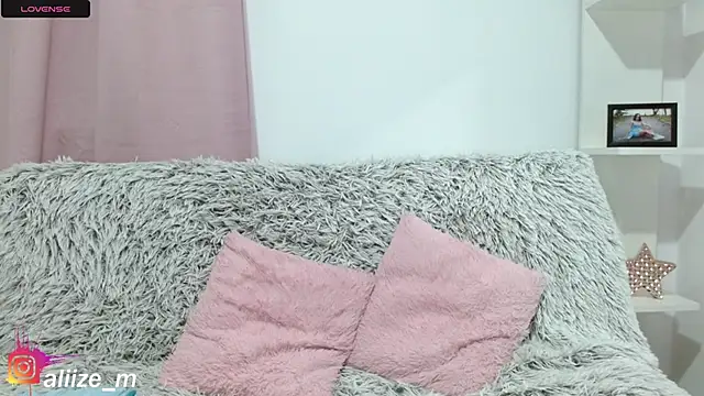 Snapshot of aliicee_m chatting on 03-19-25, 01:21 aliicee m online show from 03-19-25, 01:21