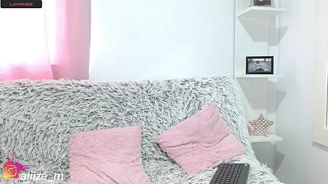 Snapshot of aliicee_m chatting on 03-12-25, 06:53 aliicee m online show from 03-12-25, 06:53