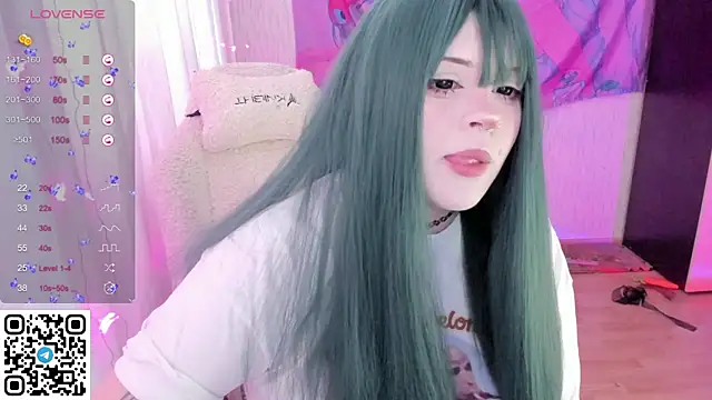 Snapshot of SelenaCute chatting on 05-15-26, 08:01 SelenaCute online show from 05-15-26, 08:01