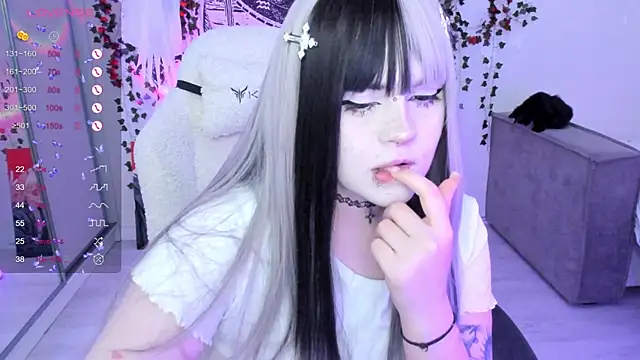 SelenaCute online show from 11-15-25, 12:09