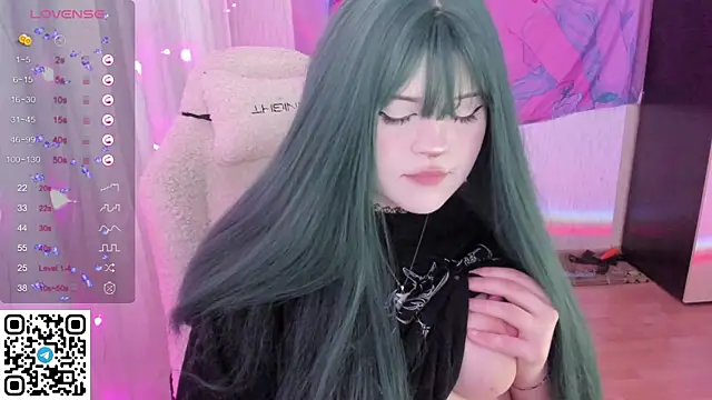 Snapshot of SelenaCute chatting on 05-13-26, 06:09 SelenaCute online show from 05-13-26, 06:09