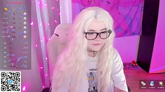 Snapshot of SelenaCute chatting on 04-27-26, 10:02 SelenaCute online show from 04-27-26, 10:02