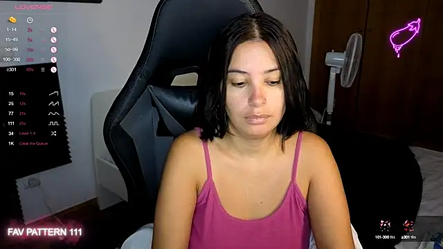 Snapshot of AnnaQueen chatting on 09-26-25, 02:18 AnnaQueen online show from 09-26-25, 02:18
