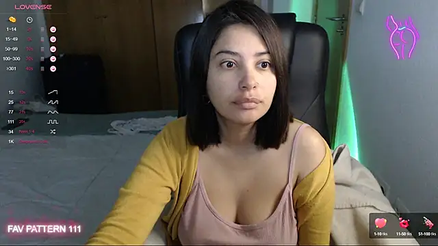 Snapshot of AnnaQueen chatting on 02-14-25, 02:50 AnnaQueen online show from 02-14-25, 02:50