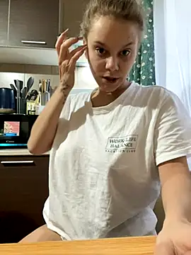 Snapshot of Tasty_Shape chatting on 10-14-25, 04:57 Tasty Shape online show from 10-14-25, 04:57