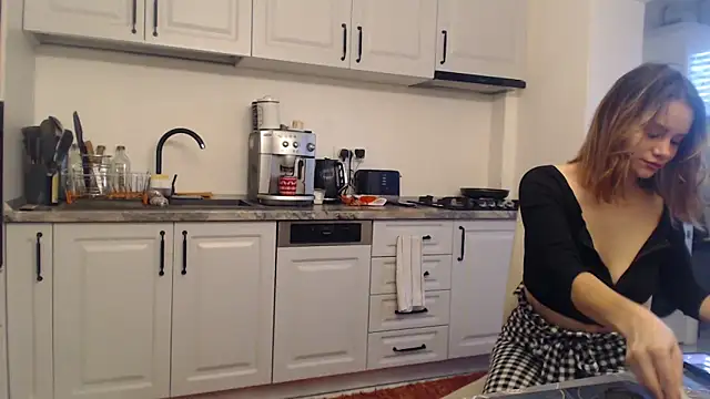 Snapshot of Tasty_Shape chatting on 12-12-24, 07:08 Tasty Shape online show from 12-12-24, 07:08