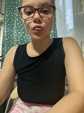 Snapshot of Tasty_Shape chatting on 10-13-25, 04:58 Tasty Shape online show from 10-13-25, 04:58