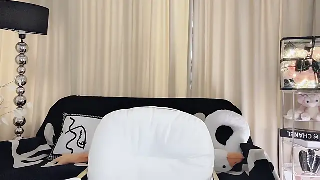 Snapshot of lvy-w chatting on 03-02-25, 06:59 lvy-w online show from 03-02-25, 06:59