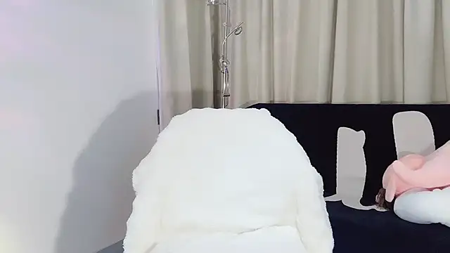 Snapshot of lvy-w chatting on 02-13-25, 11:28 lvy-w online show from 02-13-25, 11:28