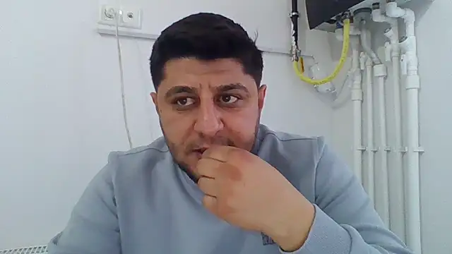 Snapshot of erkekkkadam chatting on 03-11-25, 03:34 erkekkkadam online show from 03-11-25, 03:34