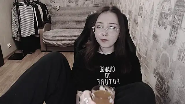 AmeliaKamishiro online show from 03-07-25, 06:22