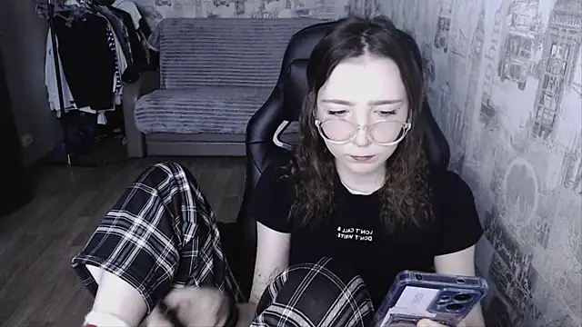 AmeliaKamishiro online show from 01-05-25, 11:37