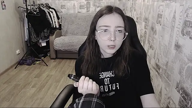 AmeliaKamishiro online show from 12-13-24, 12:17