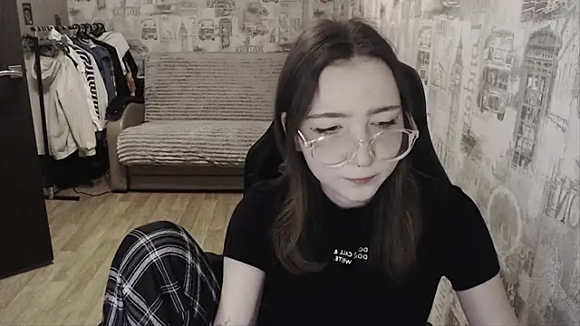 AmeliaKamishiro online show from 01-08-25, 02:03